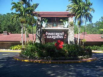Pinecrest Gardens FL park entr02.jpg