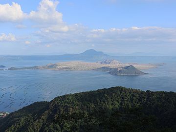 Taal Lake, volcano island view Maharlika West (Tagaytay, Cavite; 05-07-2023).jpg