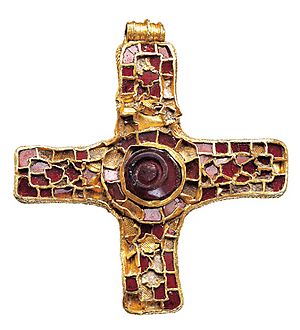 An Anglo-Saxon gold and garnet pectoral cross (FindID 28631)