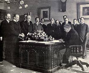 Jules Cambon signs Treaty of Paris, 1899