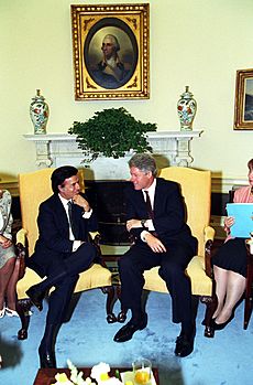 Photograph of President William J. Clinton Meeting with President Carlos Menem of Argentina in the Oval Office, 06-29-1993 (6175659541)