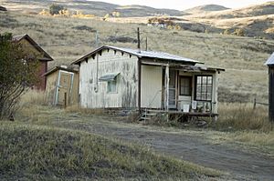 Photograph of a Cabin in Chesaw WA