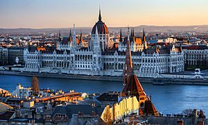 Budapest Hungarian Parliament (31363963556)
