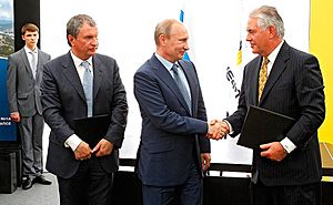 Igor Sechin, Vladimir Putin, Rex Tillerson (2012-06-15) 01
