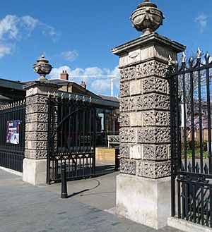 2017-Woolwich, Royal Arsenal gate