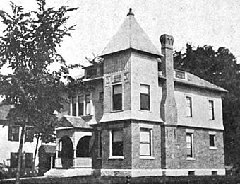Hartford Library ca1897 Vermont (cropped).jpg