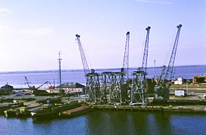 Hull cranes during dockers strike, 1984