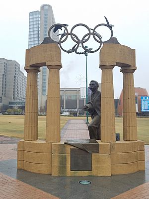 Pierre de Coubertin statue, Atlanta 3.jpg