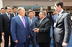 Президент Казахстана Назарбаев Н. А. во время посещения Первого казахстанского автозавода