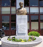 Aristoteles Statue