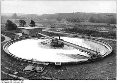 Bundesarchiv Bild 183-1984-1002-002, Güstrow, Zuckerwerk, Klärwerk