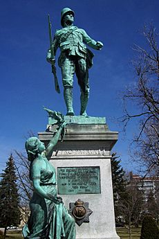 Victoria Park WWI statue06
