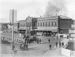 StateLibQld 1 68811 Railway Station in Melbourne Street at South Brisbane, Queensland, 1902