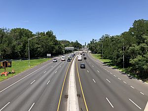 2021-07-31 12 15 07 View north along New Jersey State Route 17 from the overpass for Bergen County Route 62 (Paramus Road) and Bergen County Route 75 (East Saddle River Road) in Ridgewood, Bergen County, New Jersey