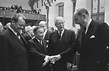 Congres Europese Beweging in Den Haag v.l.n.r. Ministe Willy Brandt , Premier de, Bestanddeelnr 921-8375