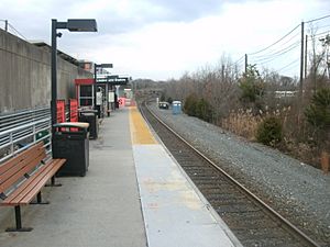 Atlantic City Line platform at Lindenwold station, December 2011