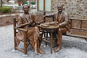 Franklin and Eleanor Roosevelt Statues
