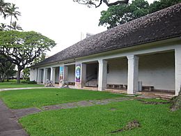 Honolulu Museum of Art - entrance veranda.JPG