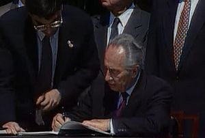 Peres signing Oslo I (1)