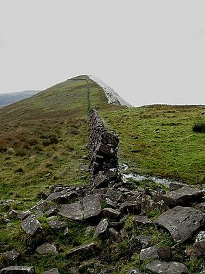Wall and Summit - geograph.org.uk - 1031562