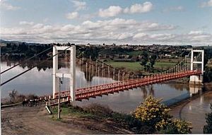 President Eduardo Frei Montalva Bridge(a.k.a. "Puente Colgante". English: "Suspension Bridge")