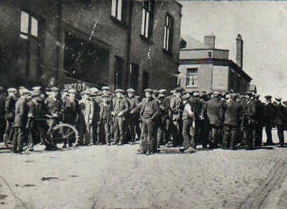 Tyldesley miners outside the Miners Hall during the 1926 General Strike.jpg