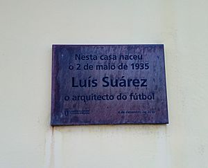 Placa na casa natal de Luís Suárez