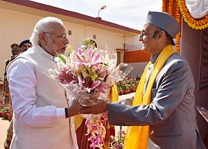 The Prime Minister, Shri Narendra Modi being welcomed by Dr. Karan Singh, on his arrival at the Banaras Hindu University (BHU), in Varanasi on February 22, 2016
