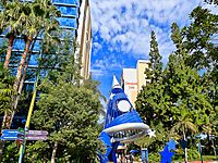 DisneylandHotel29 (24931517831)