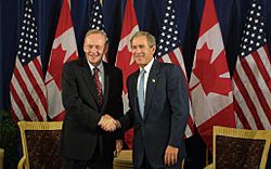 Chrétien and Bush shaking hands Sept 9 2002