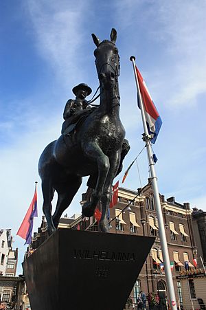 Statue of Queen Wilhelmina of the Netherlands, Amsterdam