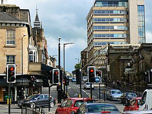 Traffic lights, Kings and Crescent Roads, Harrogate - geograph.org.uk - 849804.jpg