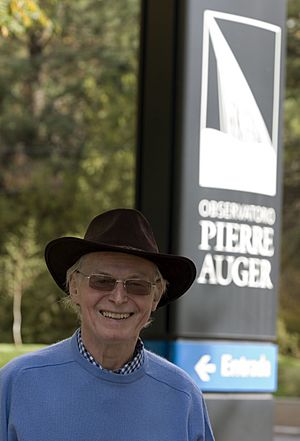 Alan Andrew Watson at the Pierre Auger Observatory sign.jpg