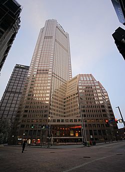 BNY Mellon Center (Pittsburgh) as seen at Fifth at Grant in 2016.jpg