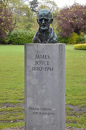 Marjorie Fitzgibbon - Bust of James Joyce (1982)