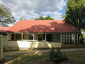 Petrie State School (2014) verandah view
