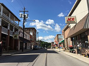 2016-06-06 09 38 36 View south along U.S. Route 220 (Main Street) just south of Pine Street in Franklin, Pendleton County, West Virginia