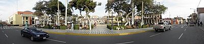 Panoramica Plaza de Armas de Huacho.jpg