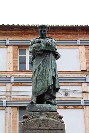 Statua Alberico Gentili 03