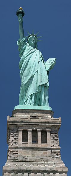 Statue of Liberty frontal 2
