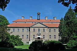 Griebenow, Schloss (2011-06-11) 2 by Klugschnacker in Wikipedia