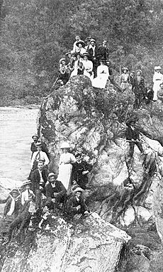 Picnic party at the Hokitika Gorge, 1910