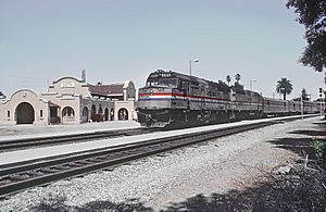 AMTK 285 with Train 11, The Coast Starlight, at Davis, CA in August 1985. (28506382745)