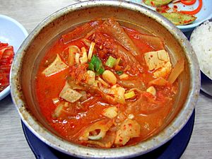 Korean stew-Kimchi jjigae-05.jpg