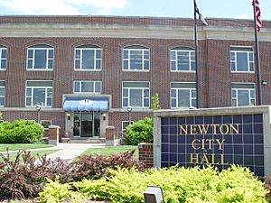 Newton City Hall at 201 E 6th St (2006)