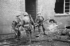 British infantry in action in the streets of Geilenkirchen, Germany, December 1944 BU1335