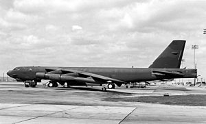 Boeing B-52H-140-BW (SN 60-0017) 061026-F-1234S-023