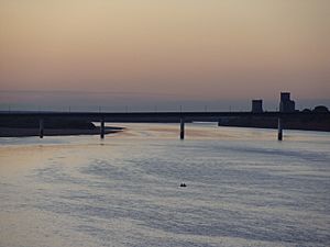 Севрная Двина у Котласа. Вид из окна поезда, идущего по мосту
