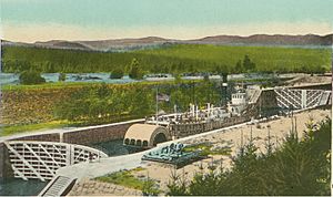 Bailey Gatzert in Cascade Locks circa 1915