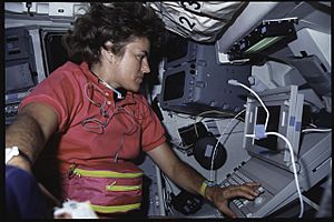 S43-07-010 - STS-043 - STS-43 MS Lucid conducts DTO 1208 using laptop on OV-104's flight deck - DPLA - de3eeaf53558cec138739938374e207c